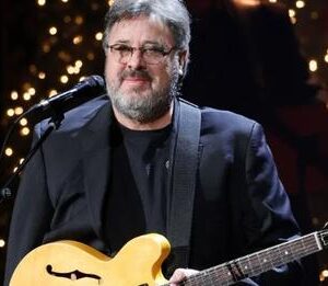 Vince Gil Was Told He’s Not Allowed To Sing About Jesus, So He Steps On Stage And Belts Out Famous Gospel