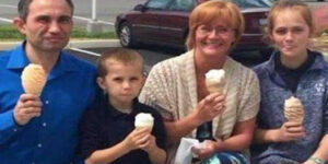 Stranger snaps photo of family eating ice cream together – days later receives text that changes everything