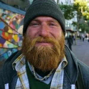 I MARRIED A HOMELESS MAN OUT OF SPITE FOR MY PARENTS – A MONTH LATER, I CAME HOME & WAS STUNNED AT THE SIGHT BEFORE ME