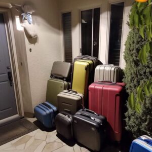 My husband tried to kick me out with his mistress, but an hour later, he was the one left homeless