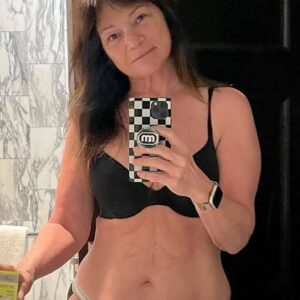 Valerie Bertinelli, 64, is showing off her new boyfriend… and you better sit down, because you might recognize him! See in the first comment!👇.