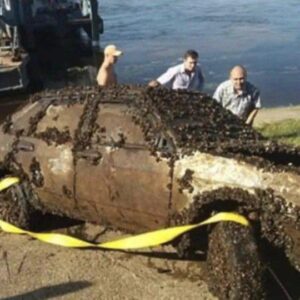 He accidentally found a car at the bottom of the river and called the police