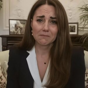 1 MIN AGO: Unable to bear the pressure any longer, Kate Middleton broke down in tears