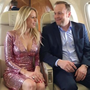 Served a Wealthy Couple on a Plane — The Next Day, the Man Showed Up at My Mom’s House as Her Fiancé