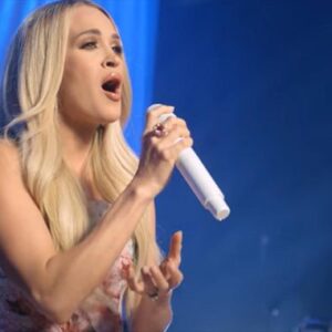 ‘Because He Lives’ Carrie Underwood Sings Classic Hymn