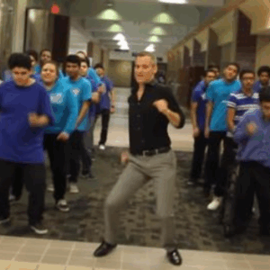 Dallas Teacher Inspires Students By Dancing To ‘Uptown Funk’