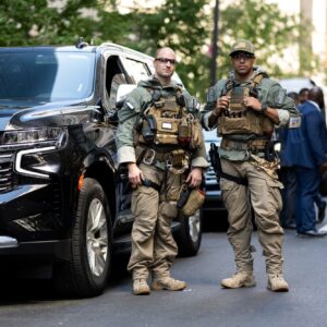 BREAKING NEWS – Two ambulances and secret service Scene leaving Mar-A-Logo (WATCH BELOW👇)