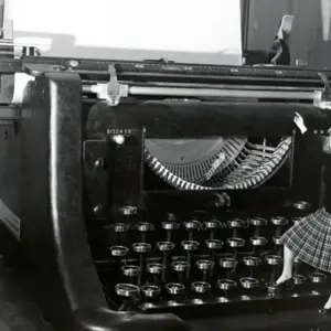Does anyone else remember the typing classes with actual typewriters?
