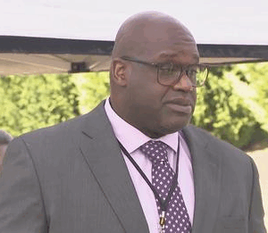 Shaq pays for man’s engagement ring at Georgia jewelry store