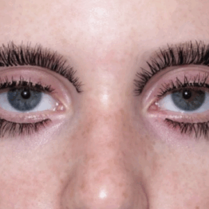 Women Are Gluing Fake Eyelashes On Their Eyebrows To Look More Attractive