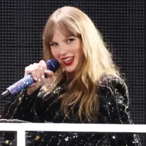 Taylor Swift, 34, Shows up in Shorts & Knee-High Boots at Boyfriend Travis Kelce’s Chiefs Game, Stirring up Talks
