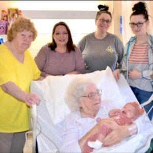 A 98-year-old woman is pictured alongside six generations of her family